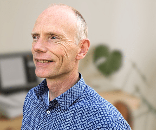 Met zijn financiële achtergrond en scherpe blik helpt Erik Donker ondernemers die de weg kwijt zijn weer vooruit te kijken