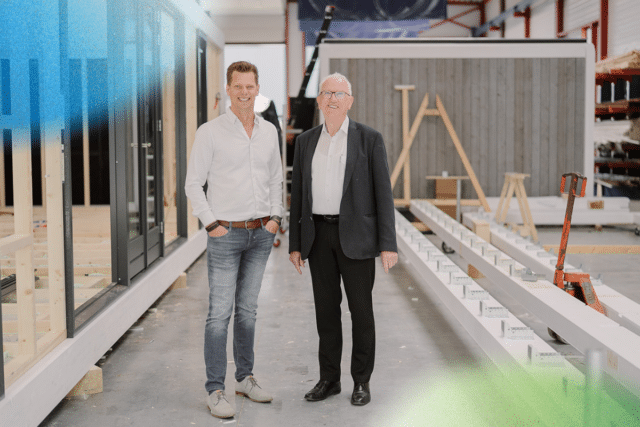 Patrick Lemmen begon Cube Homes in een schuur en bouwde het uit tot een prefab woningfabriek met circa 30 medewerkers. Lees hoe OKB-coach Hub van Heur hielp bij duurzame groei.