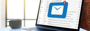 E-mail automatisering Gebruik tools zoals Mailchimp of Sendinblue om geautomatiseerde e-mailcampagnes te maken